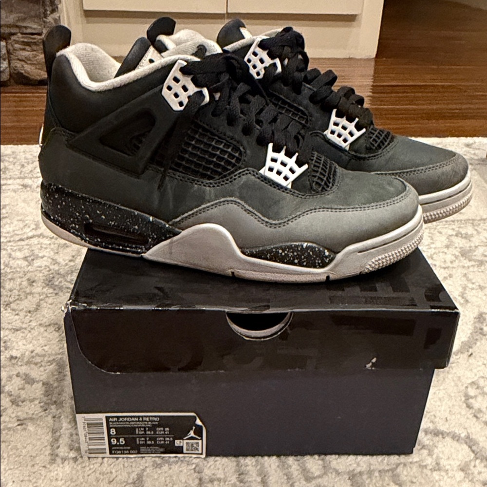 Jordan Men's Black and White Sneakers